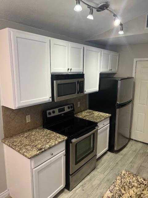 Building Photo - 9109 Japonica Ct