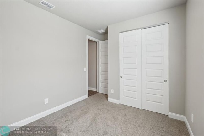 Building Photo - 9041 Dahlia Cir