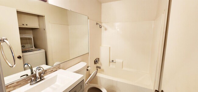 Building Photo - 18085 Sundowner Way