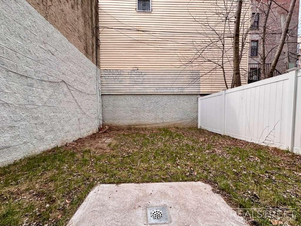 Building Photo - Malcolm X