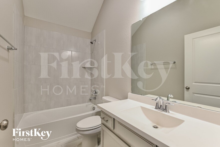 Building Photo - 10327 Armstrong Dr