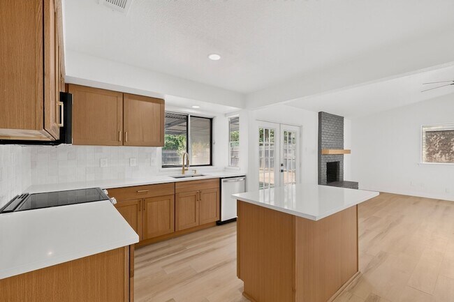 Building Photo - 11231 Pelican Dr