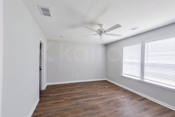 Building Photo - 10 Camper Cir