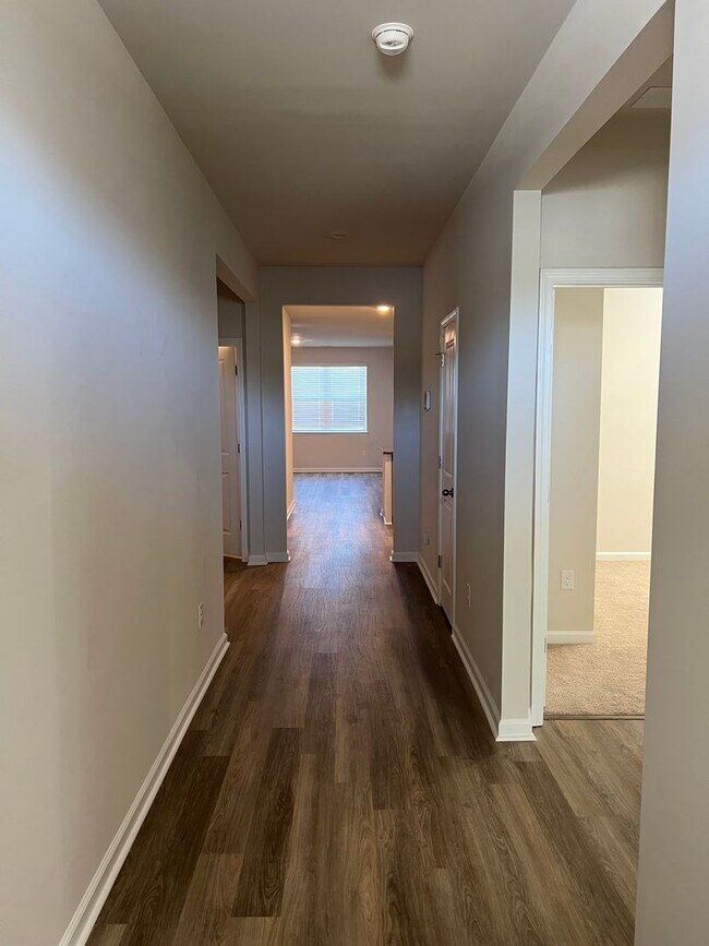 Building Photo - AVAILABLE NOW! Beautiful home, with pond view!!