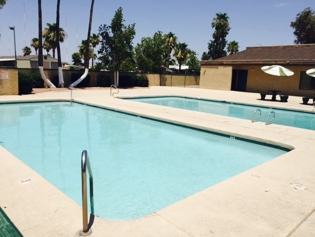 Building Photo - Vista Del Sol  