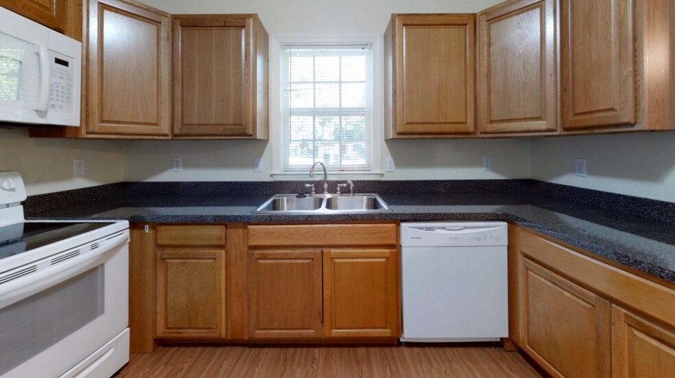 Building Photo - 1633 Mayhew St