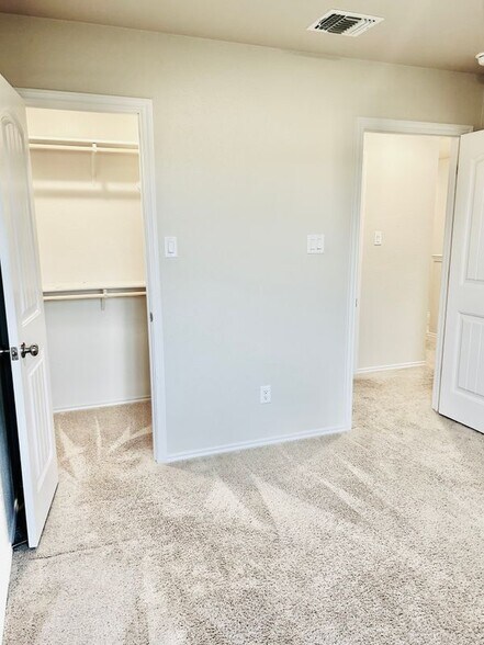 Building Photo - 303 Grn Valley Dr