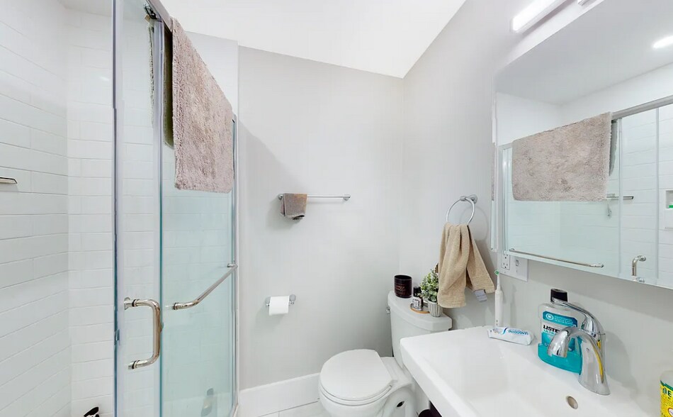 Building Photo - 1284 Commonwealth Ave