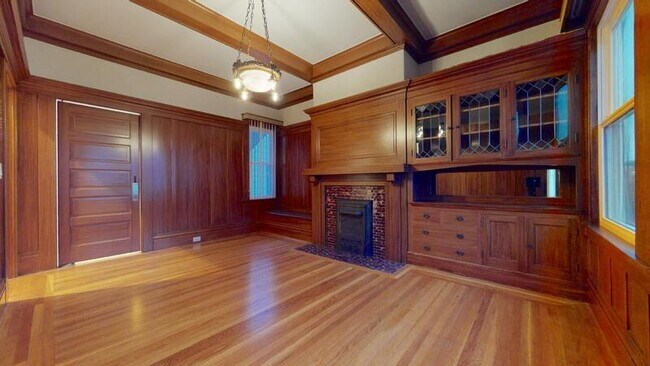 Building Photo - 464 8th Ave