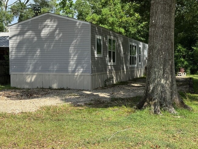 Primary Photo - Great Mobile Home for Lease in Denham Springs