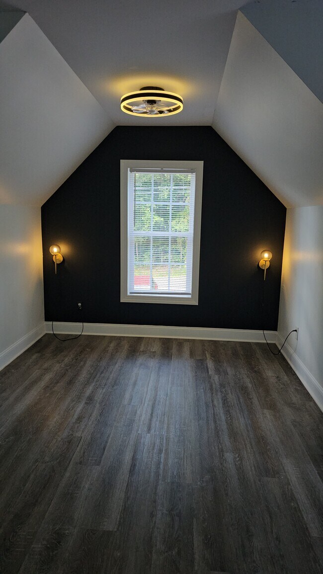 Building Photo - 3007 Oakdale Rd