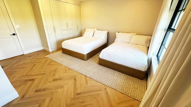 Building Photo - 4312 NE 22nd Ave