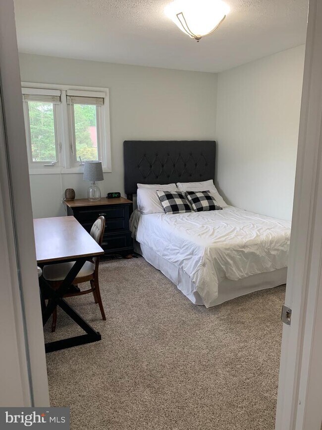 Building Photo - 15524 Royal Crescent Ct