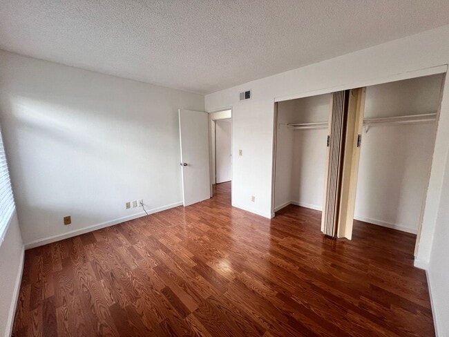 Building Photo - 3 Bedroom, 2.5 bath with Private Patio, Attached Garage and Washer/Dryer