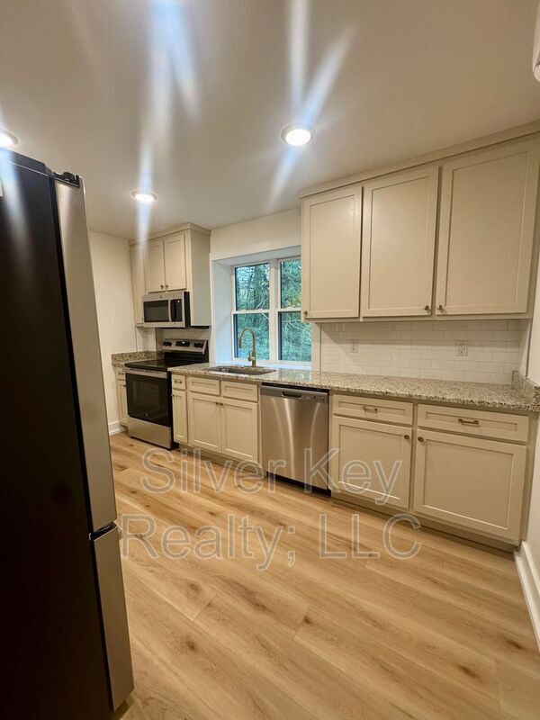 Building Photo - 2113 W Madison Ave