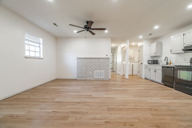 Building Photo - Updated 3-bedroom 1 bath Home in Springdale!!