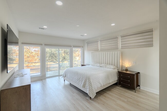 Building Photo - 6510 Sussex Ct