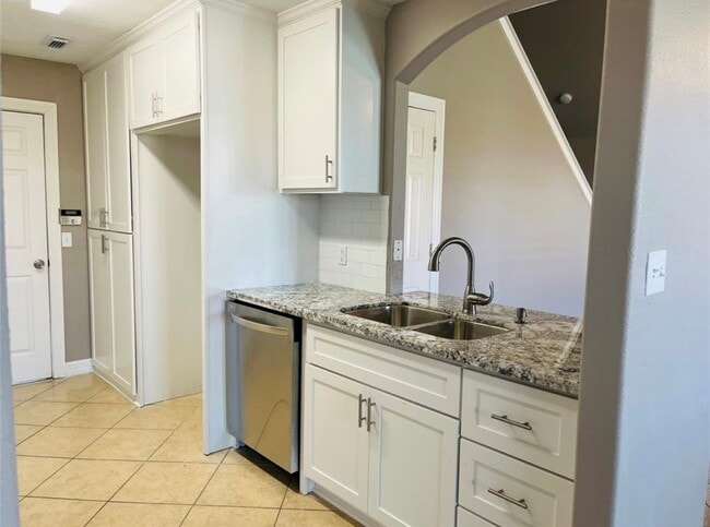 Building Photo - 10510 Linsley Lane