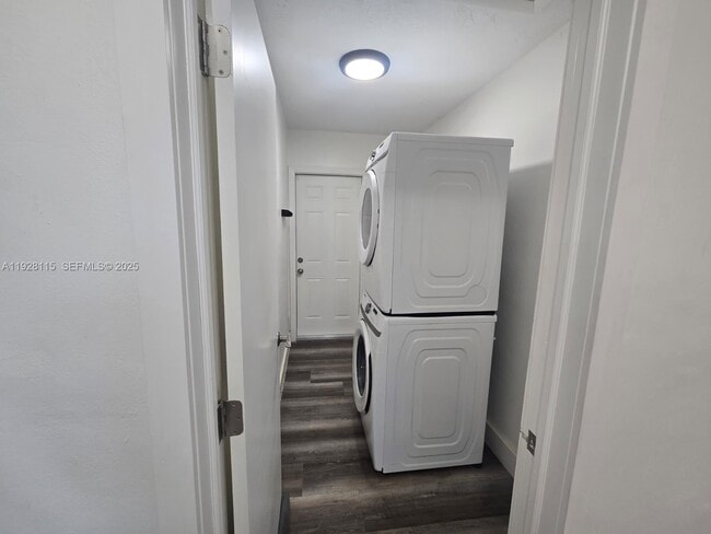 Building Photo - 635 W 31st St