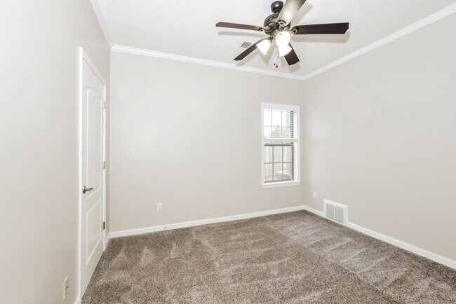 Building Photo - 120 Penny Ln