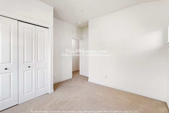Building Photo - 610 NE Garswood Ln