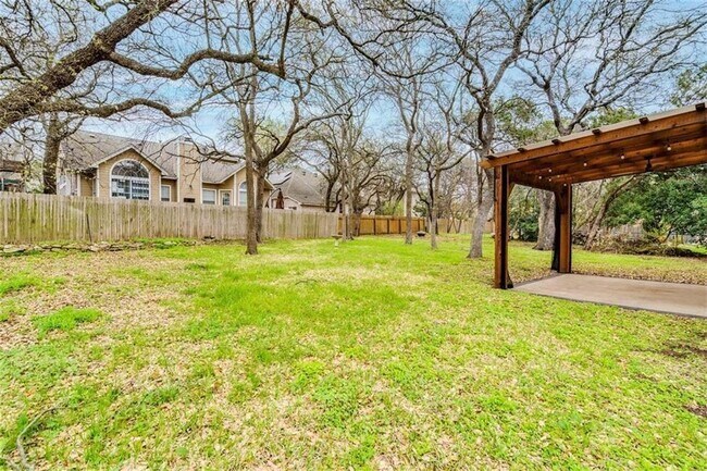 Building Photo - 7800 Lonesome Dove Cove