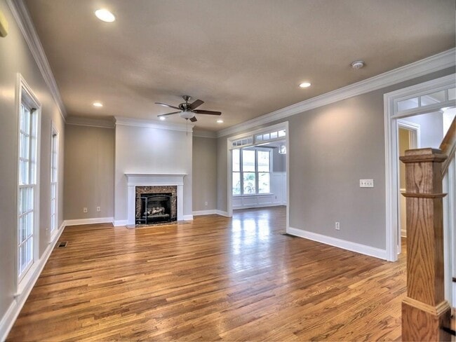 Building Photo - 975 Odessa Dr