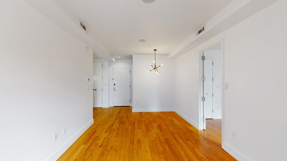 Building Photo - 1059 Manhattan Ave