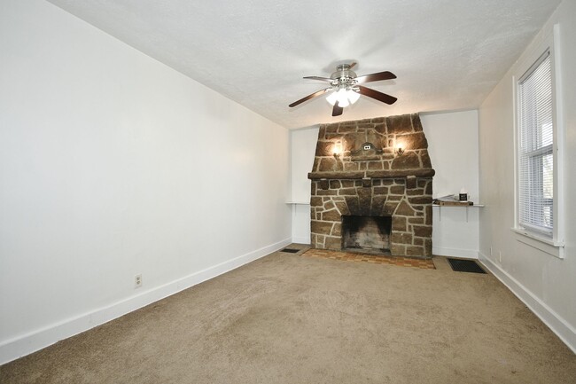 Building Photo - Charming 2 Bedroom Home in Penn Hills