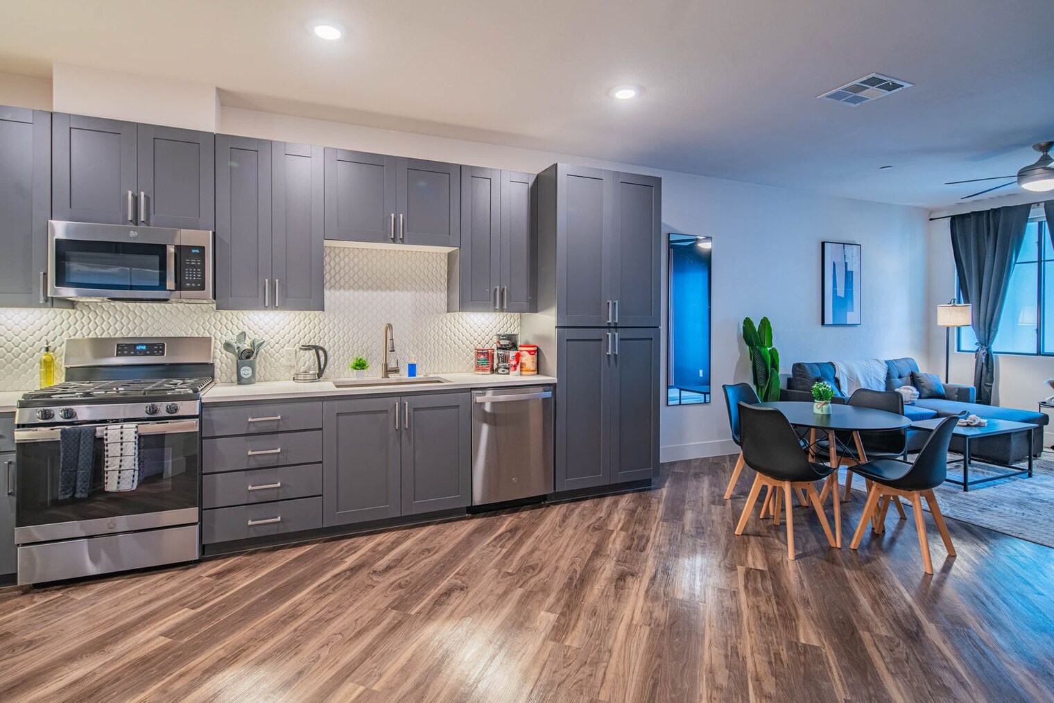 Building Photo - 15501 N Dial Blvd