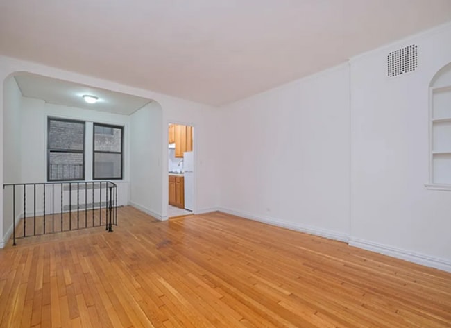 Building Photo - Charming Studio 1-Bedroom Apartment