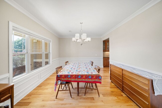Building Photo - Spacious Home in Solamere Subdivision