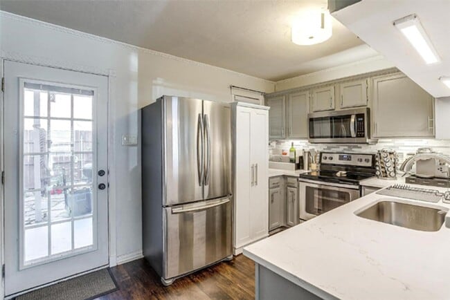 Building Photo - MOVE IN SPECIAL 3rd month FREE - Lovely 2-...