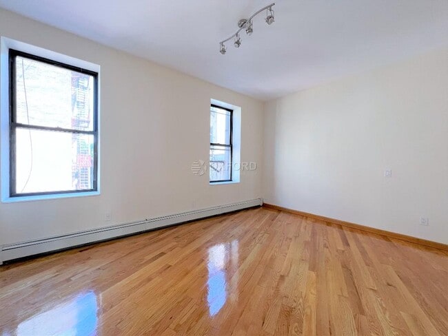 Building Photo - 2750 Broadway