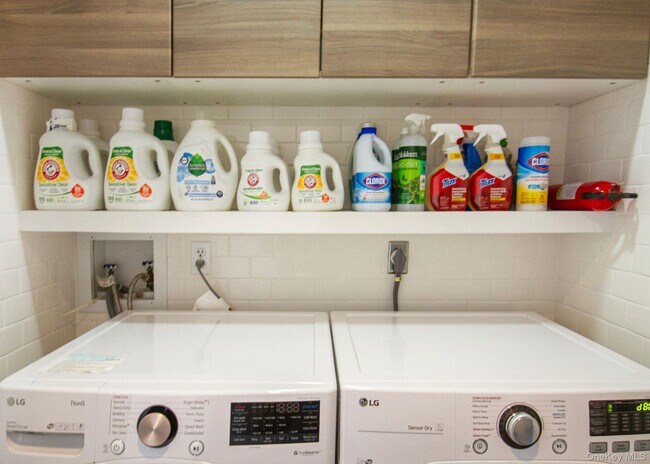 Building Photo - 5 Southwood Ln