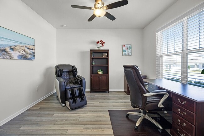Building Photo - Luxury Living for Lease – 5BR Home with Of...