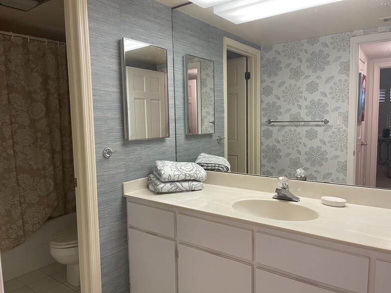 Guest bathroom - 2220 Front St