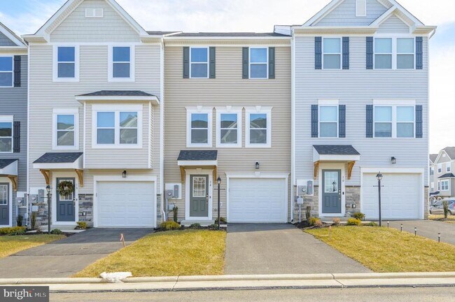 Building Photo - 14 Trotting Rd