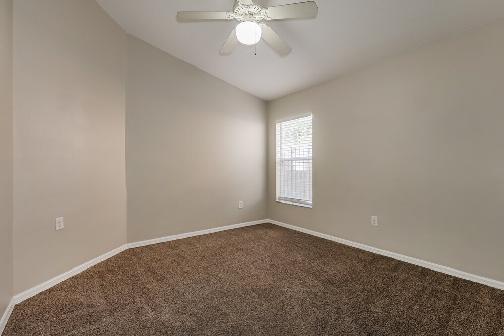 Building Photo - 402 Maple Pointe Dr