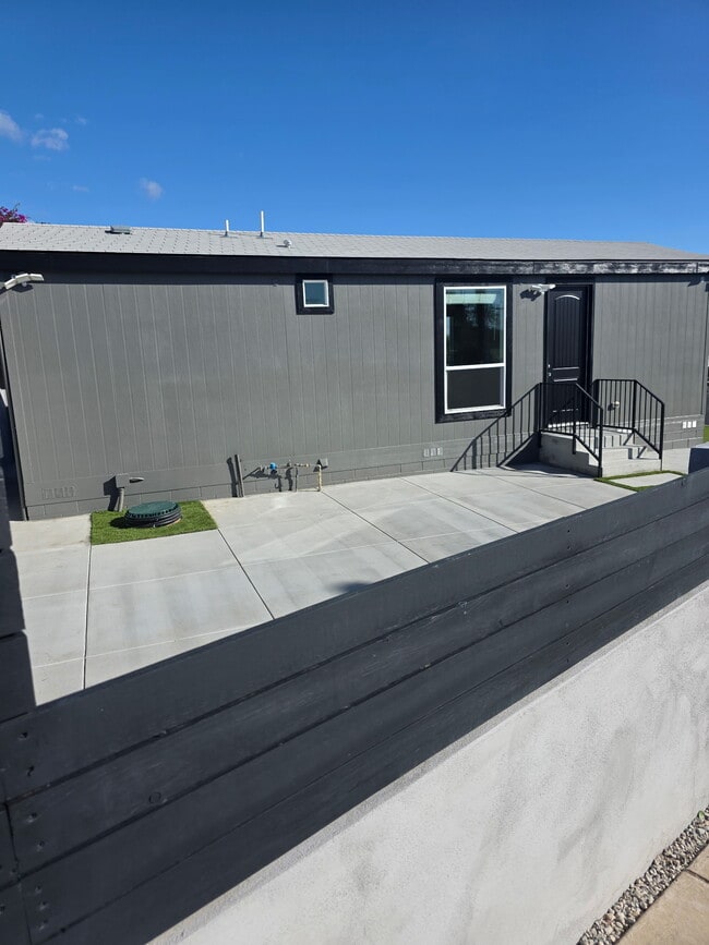 Building Photo - 2805 Alta Dr