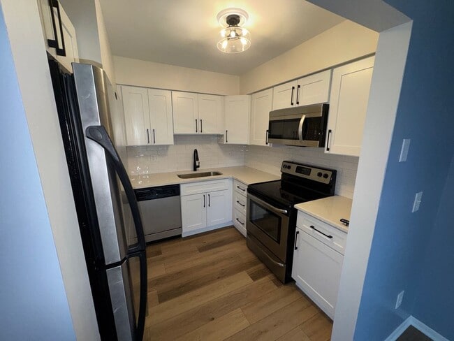 Building Photo - 1303 Lowland Ct