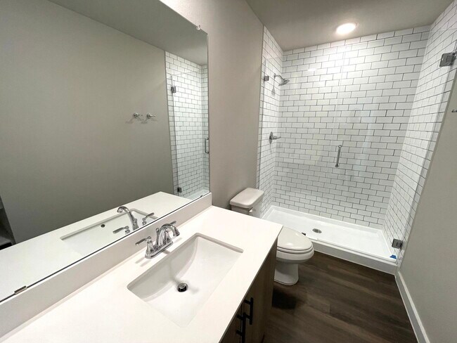 Building Photo - 1127 Eloise Dr
