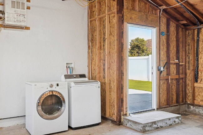 Building Photo - ***OPEN HOUSE - Friday 8/29 - 4-6pm***