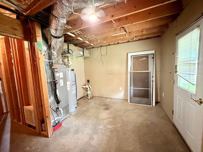 Building Photo - 116 T-Bird Ln