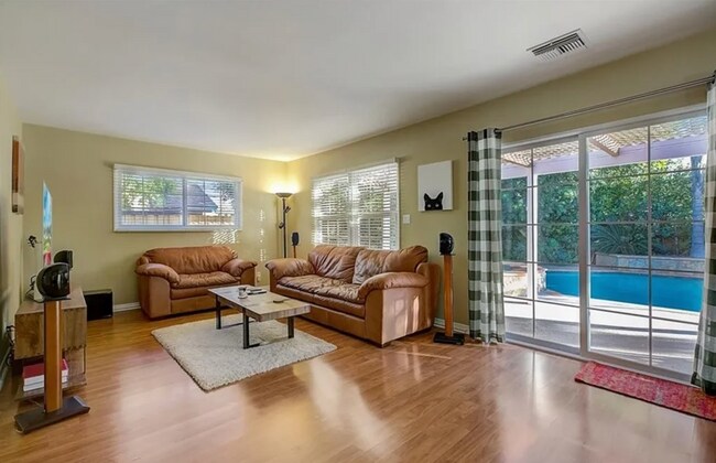 Building Photo - 20426 Lorne St