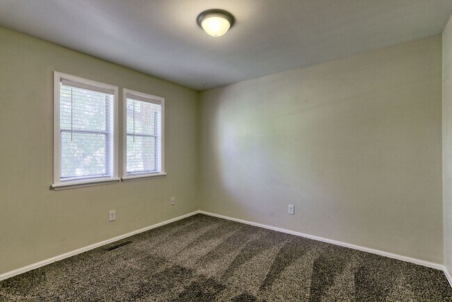 Building Photo - 4 Bedroom 2 Bath home in Midtown Fort Collins