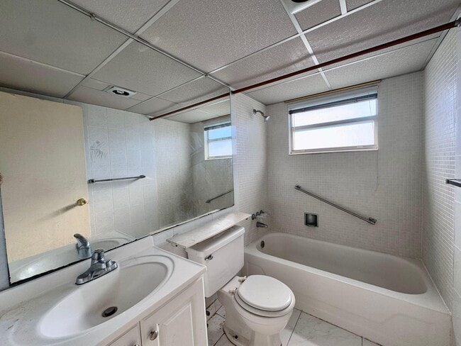 Building Photo - 273 Flanders F