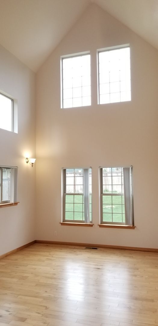 Building Photo - Spacious Two-Story in Port Orchard