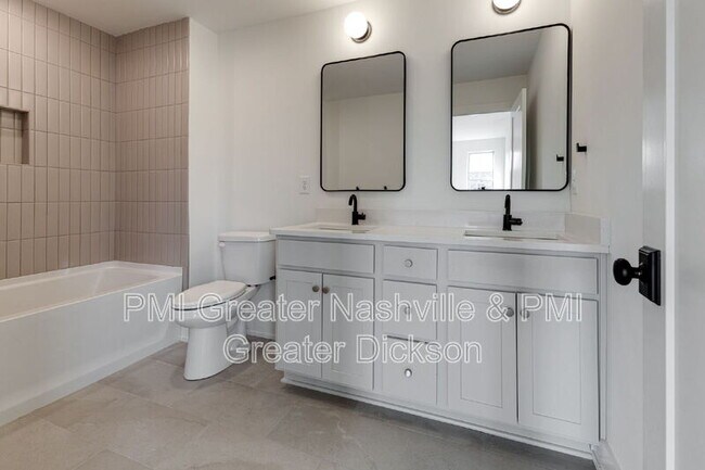 Building Photo - 539 Midnight Wy