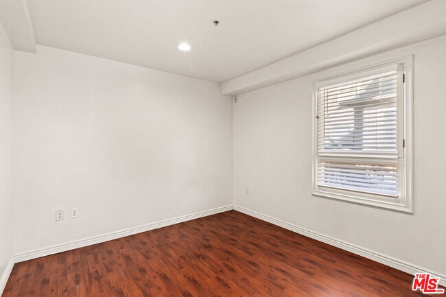 Building Photo - 2667 Menlo Ave